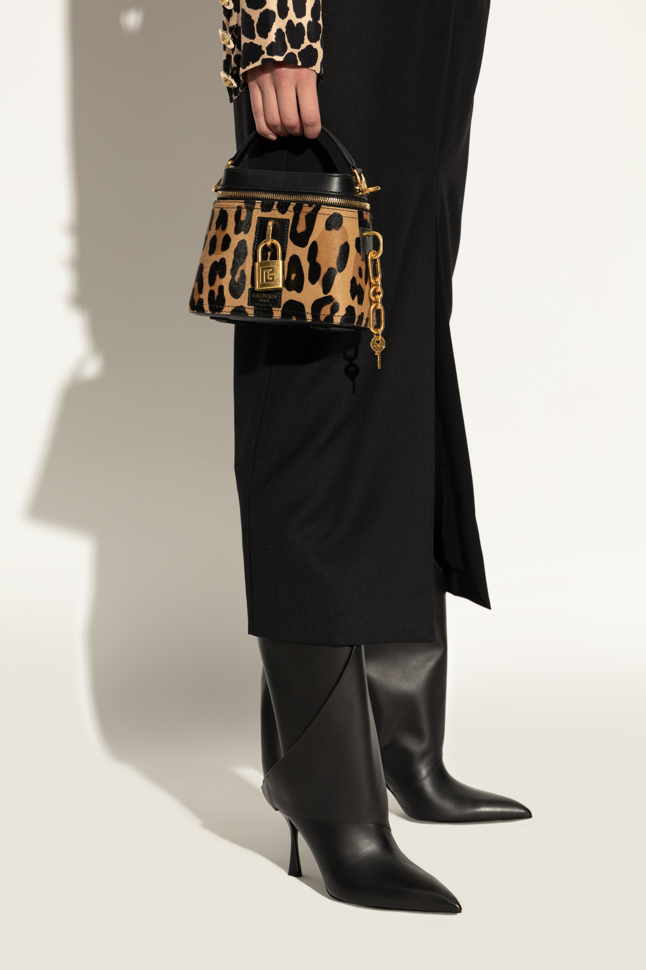 【関税＆送料込み】Balmain Pulse Vanity Bag Pulse Vanity calfskin leather bag black black - Women | BALMAIN
